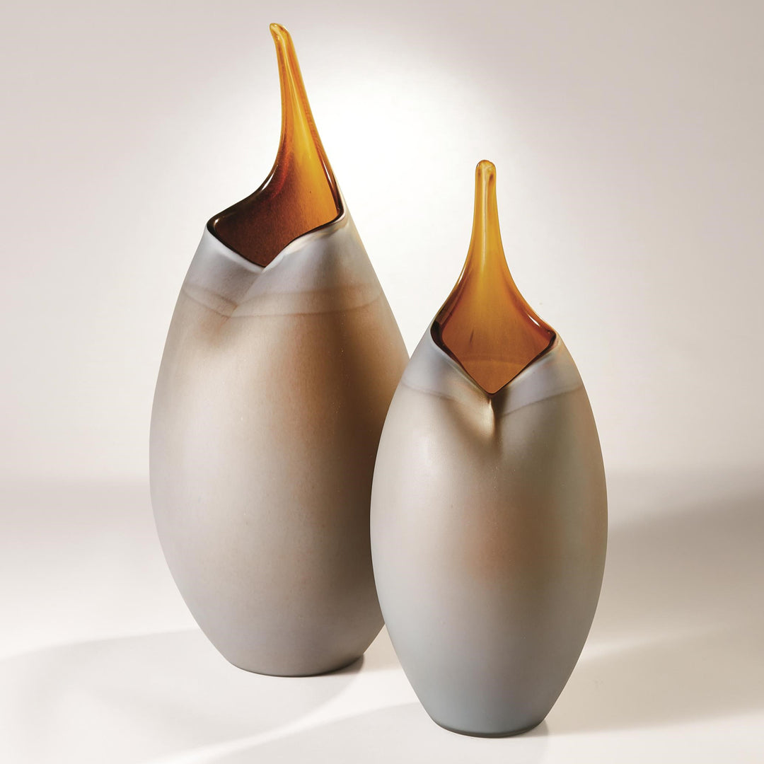 Jarrón Mediano Gris Esmerilado con Revestimiento Ámbar.